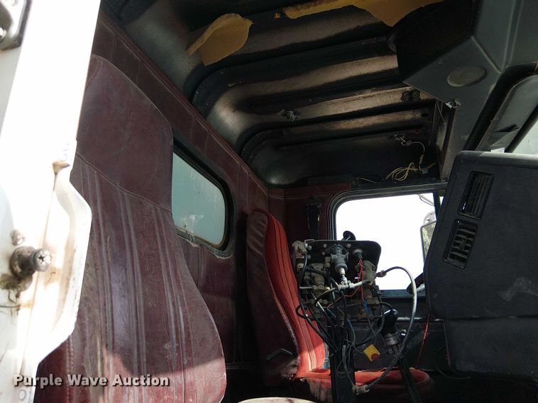 image for item EC1229 1994 Freightliner FLD120 water truck