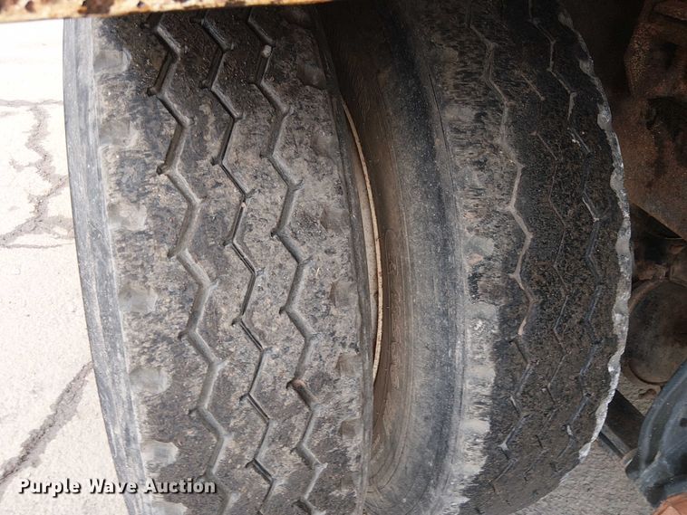 image for item EC1229 1994 Freightliner FLD120 water truck