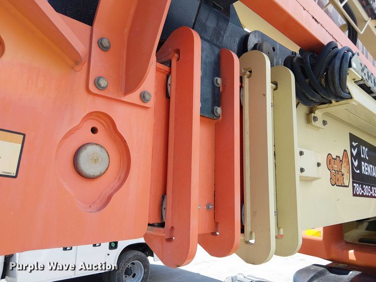image for item EC3812 2010 JLG 1250AJP boom lift