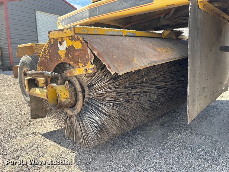 image for item EC8035 2011 GEFFS 1-MS20038KO-24 broom