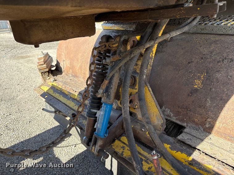 image for item EC8035 2011 GEFFS 1-MS20038KO-24 broom