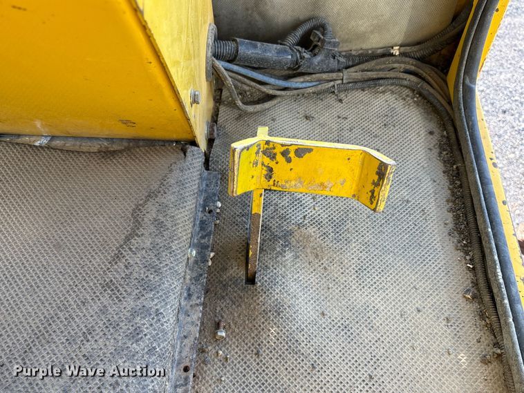 image for item EC8035 2011 GEFFS 1-MS20038KO-24 broom