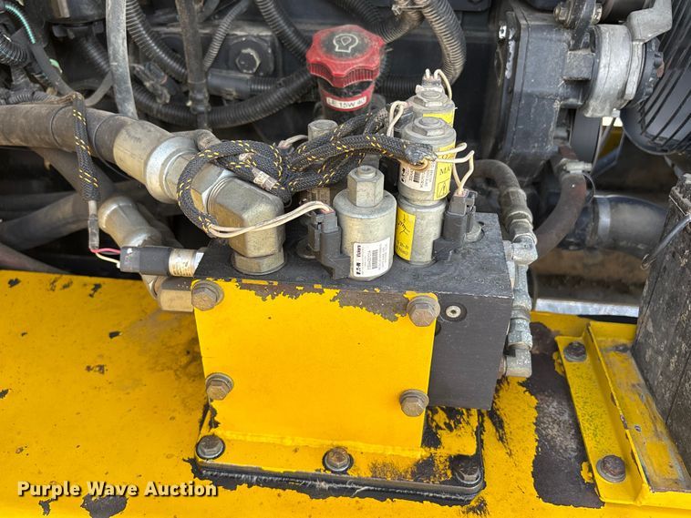 image for item EC8035 2011 GEFFS 1-MS20038KO-24 broom