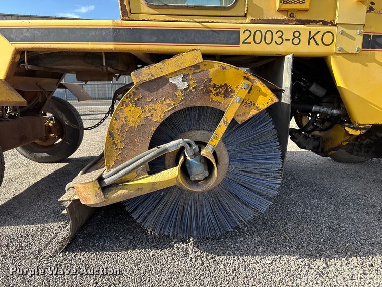 image for item EC8036 2011 GEFFS 1-MS20038KO-25 broom