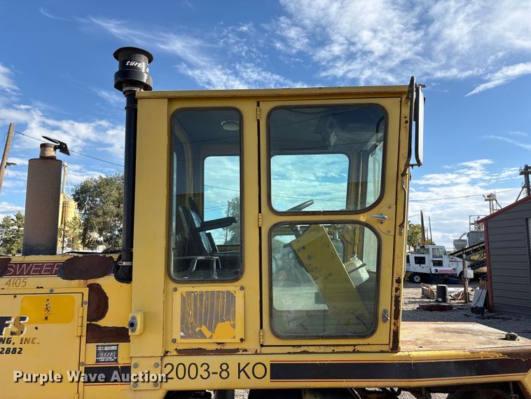 image for item EC8036 2011 GEFFS 1-MS20038KO-25 broom