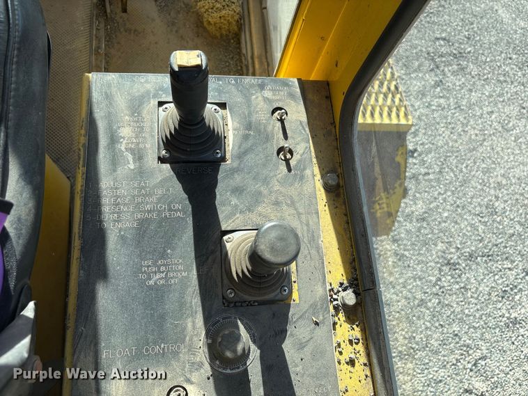 image for item EC8036 2011 GEFFS 1-MS20038KO-25 broom