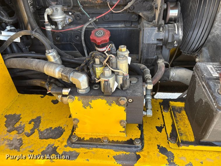 image for item EC8036 2011 GEFFS 1-MS20038KO-25 broom