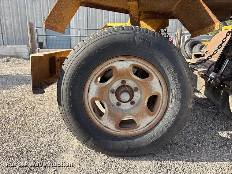 image for item EC8036 2011 GEFFS 1-MS20038KO-25 broom