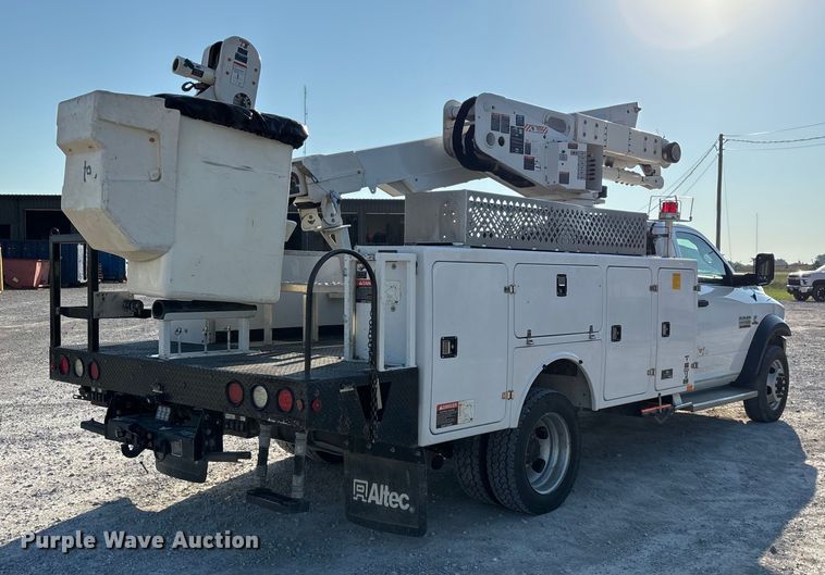 CAMIóN CON CANASTILLA 2015 RAM ALTEC