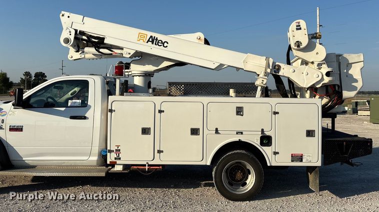 image for item ED2266 2012 Dodge Ram 5500 bucket truck