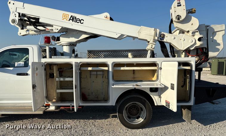image for item ED2266 2012 Dodge Ram 5500 bucket truck