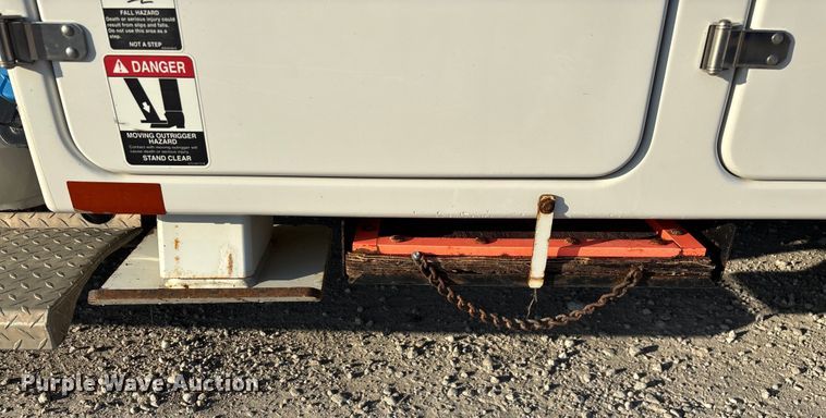 image for item ED2266 2012 Dodge Ram 5500 bucket truck