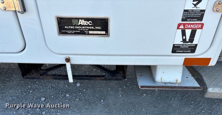 image for item ED2266 2012 Dodge Ram 5500 bucket truck