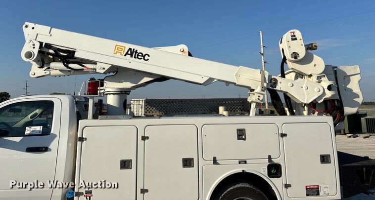 image for item ED2266 2012 Dodge Ram 5500 bucket truck