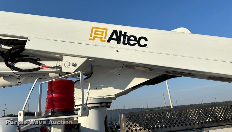 image for item ED2266 2012 Dodge Ram 5500 bucket truck