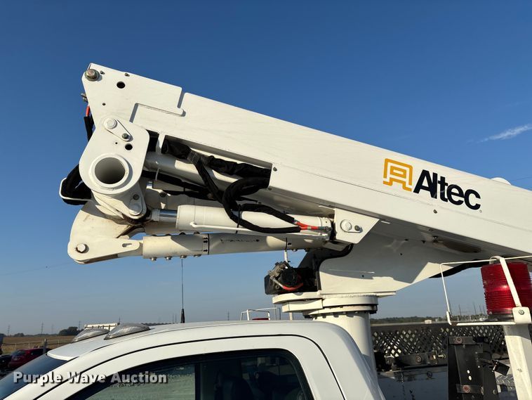 image for item ED2266 2012 Dodge Ram 5500 bucket truck