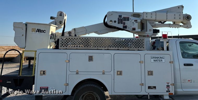 image for item ED2266 2012 Dodge Ram 5500 bucket truck