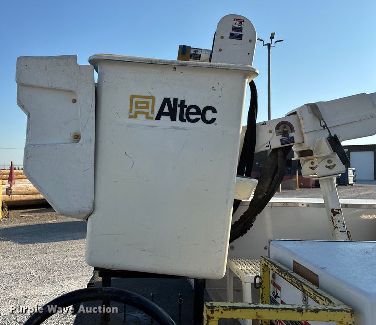 image for item ED2266 2012 Dodge Ram 5500 bucket truck