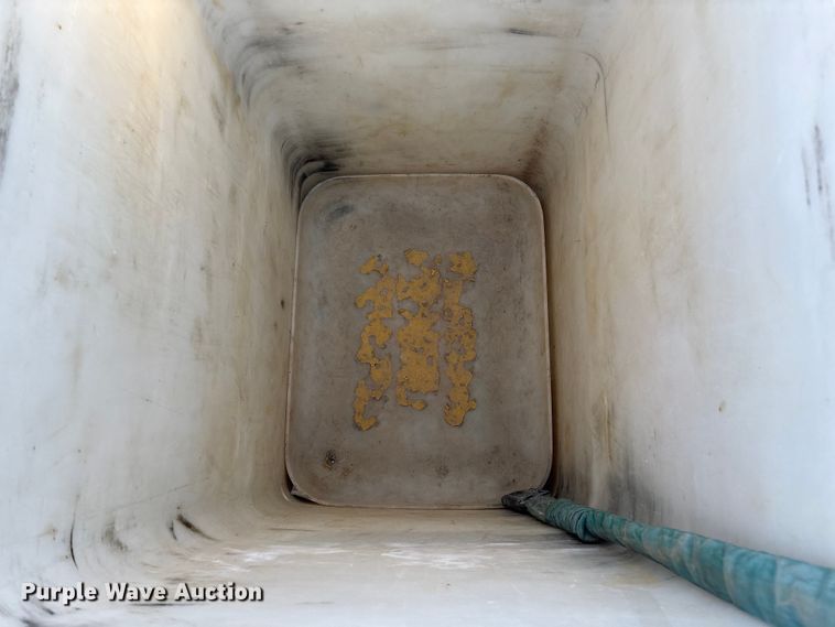 image for item ED2266 2012 Dodge Ram 5500 bucket truck