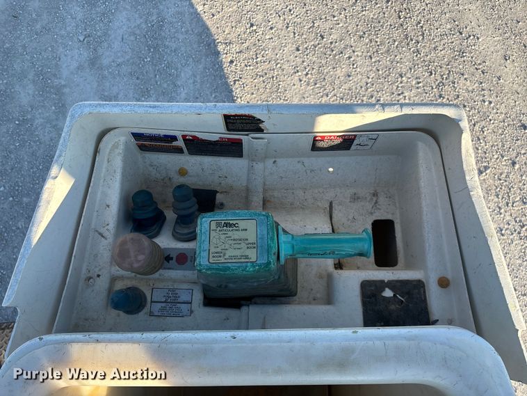 image for item ED2266 2012 Dodge Ram 5500 bucket truck