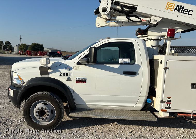 image for item ED2266 2012 Dodge Ram 5500 bucket truck