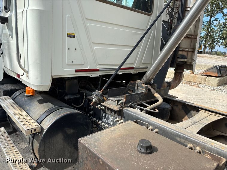 image for item ED2274 2008 Mack Granite dump truck