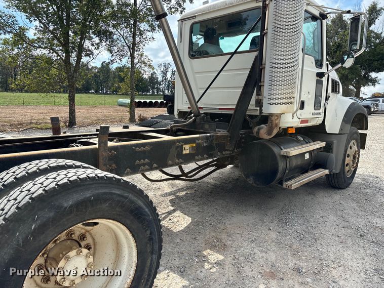 image for item ED2274 2008 Mack Granite dump truck