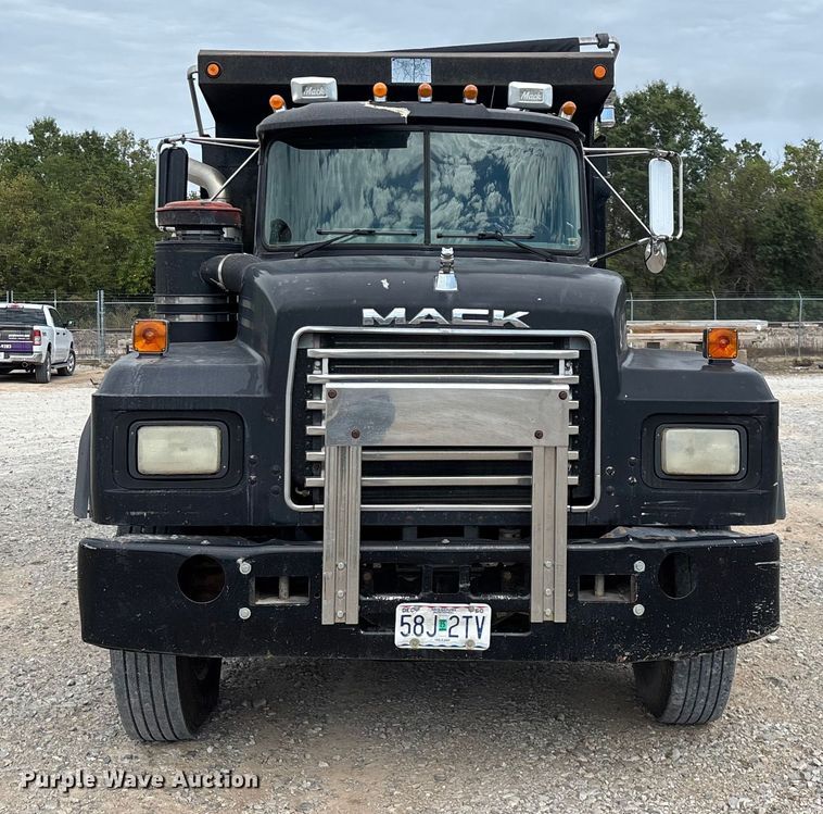 image for item ED2276 2001 Mack RD dump truck