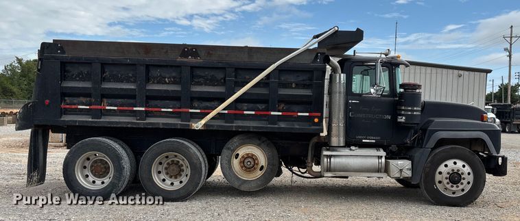 image for item ED2276 2001 Mack RD dump truck