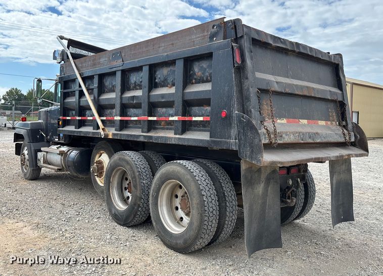 image for item ED2276 2001 Mack RD dump truck