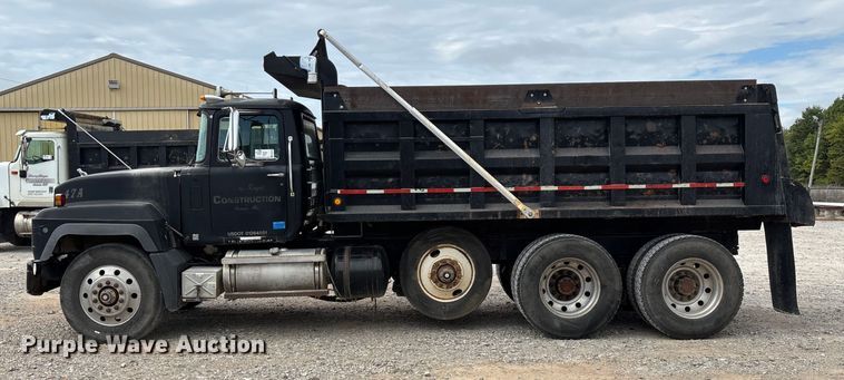 image for item ED2276 2001 Mack RD dump truck