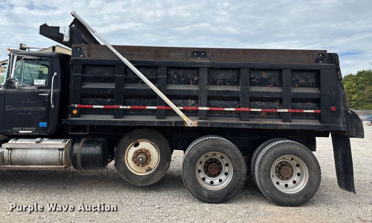 image for item ED2276 2001 Mack RD dump truck