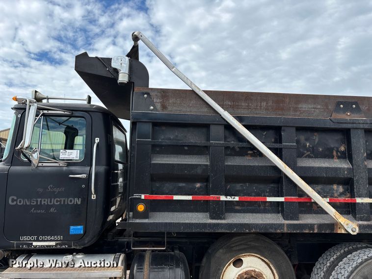 image for item ED2276 2001 Mack RD dump truck