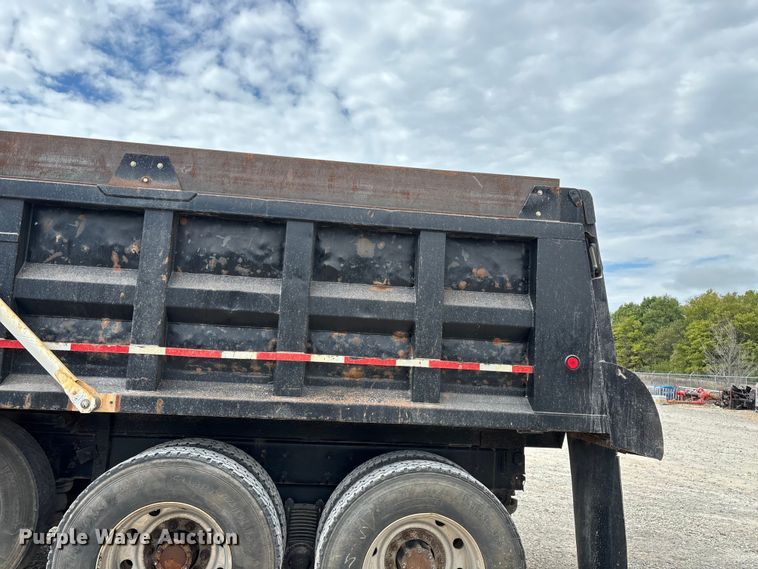 image for item ED2276 2001 Mack RD dump truck