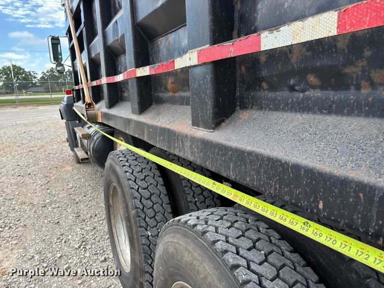 image for item ED2276 2001 Mack RD dump truck