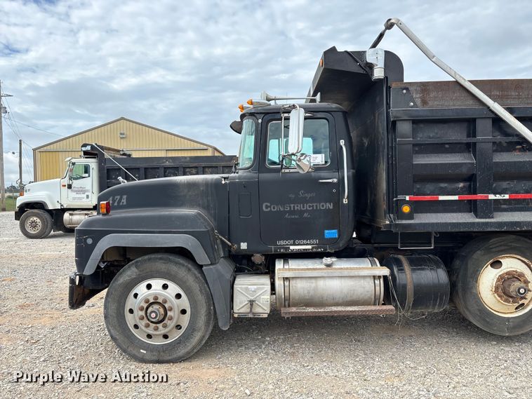 image for item ED2276 2001 Mack RD dump truck