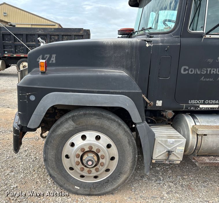 image for item ED2276 2001 Mack RD dump truck