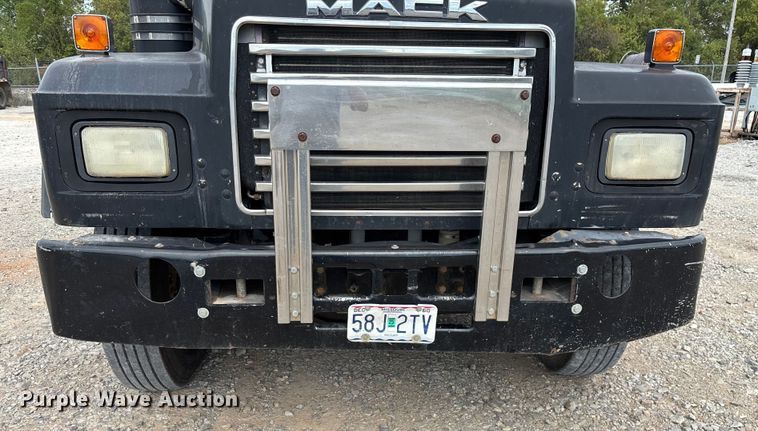 image for item ED2276 2001 Mack RD dump truck