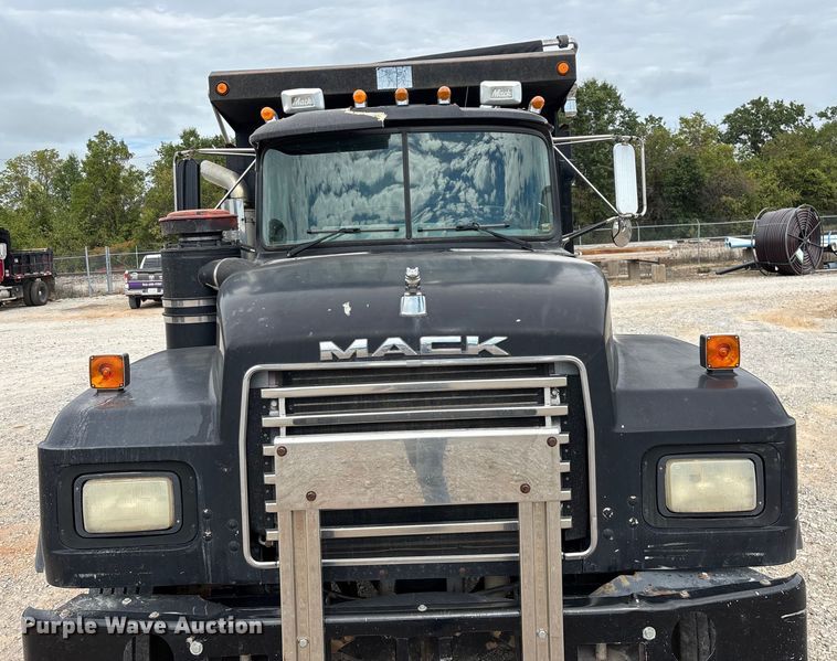 image for item ED2276 2001 Mack RD dump truck