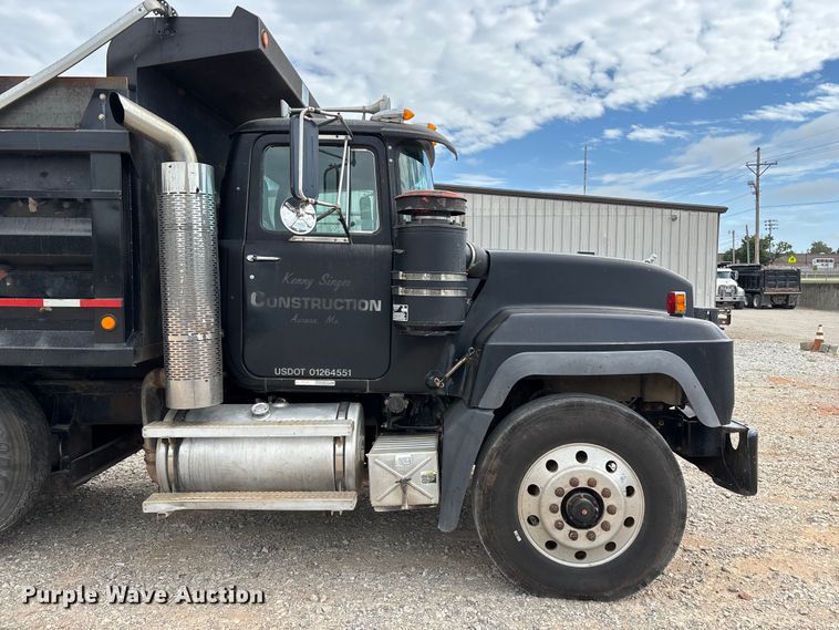 image for item ED2276 2001 Mack RD dump truck