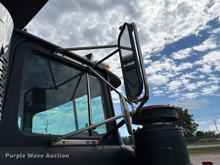 image for item ED2276 2001 Mack RD dump truck