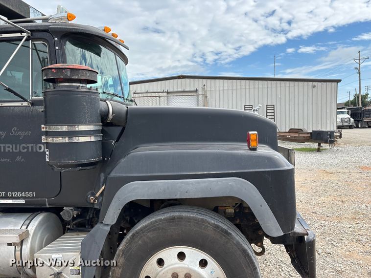 image for item ED2276 2001 Mack RD dump truck