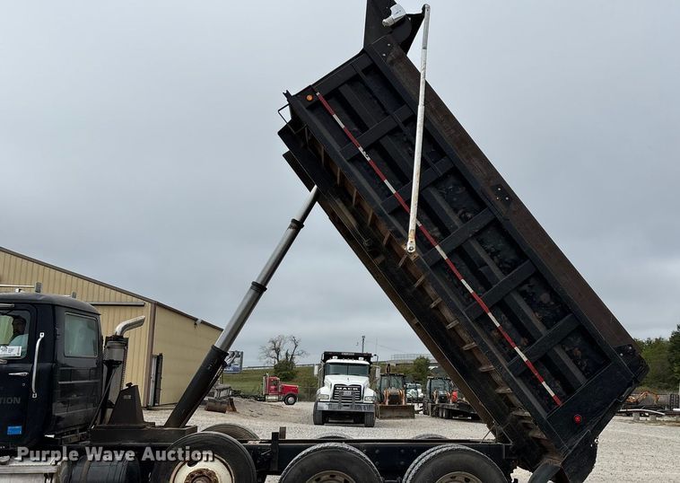 image for item ED2276 2001 Mack RD dump truck