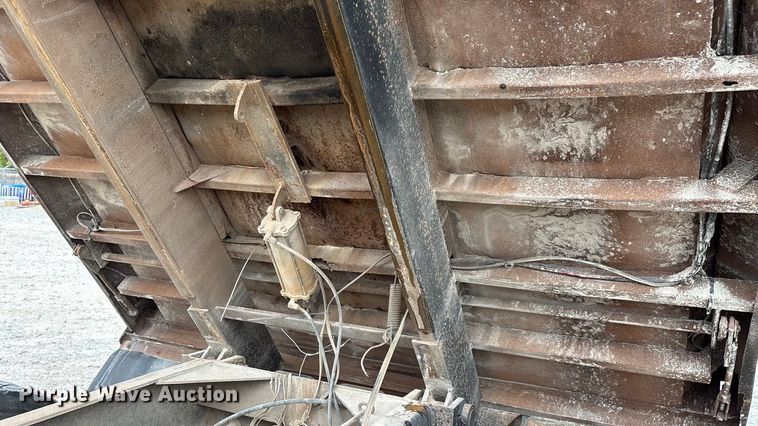 image for item ED2276 2001 Mack RD dump truck