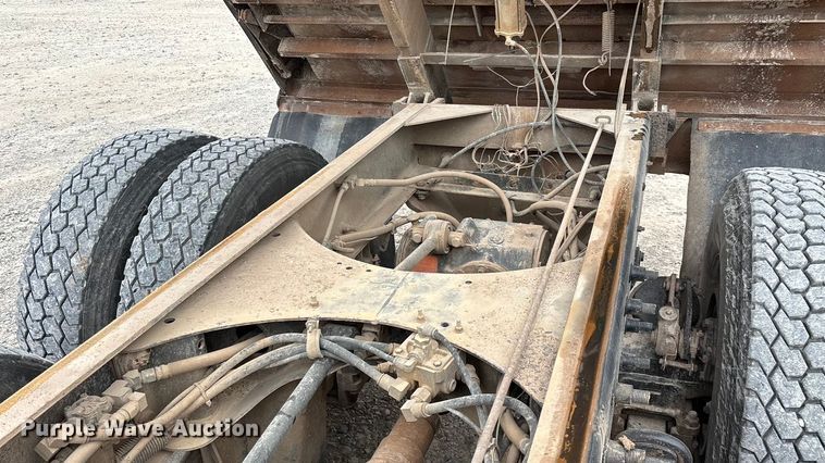 image for item ED2276 2001 Mack RD dump truck