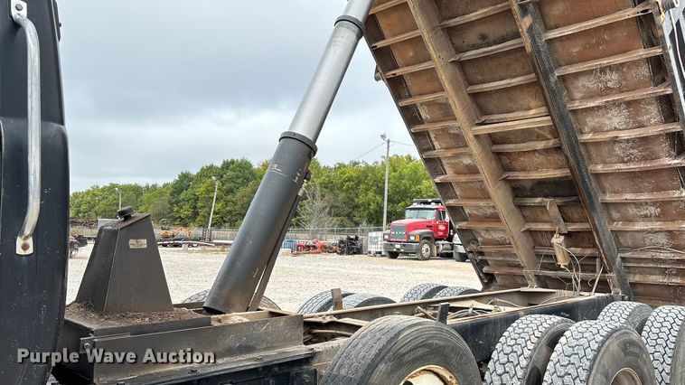 image for item ED2276 2001 Mack RD dump truck