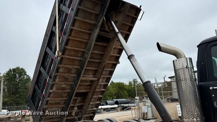 image for item ED2276 2001 Mack RD dump truck