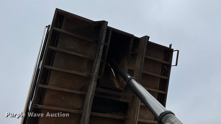 image for item ED2276 2001 Mack RD dump truck