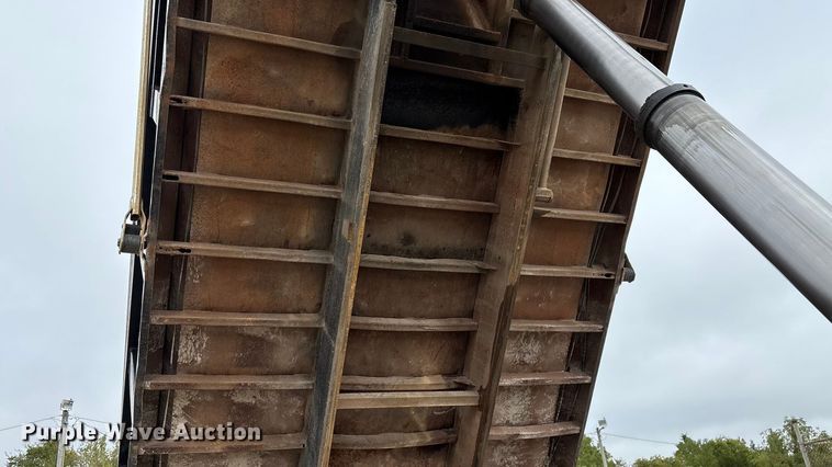 image for item ED2276 2001 Mack RD dump truck