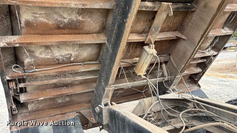 image for item ED2276 2001 Mack RD dump truck